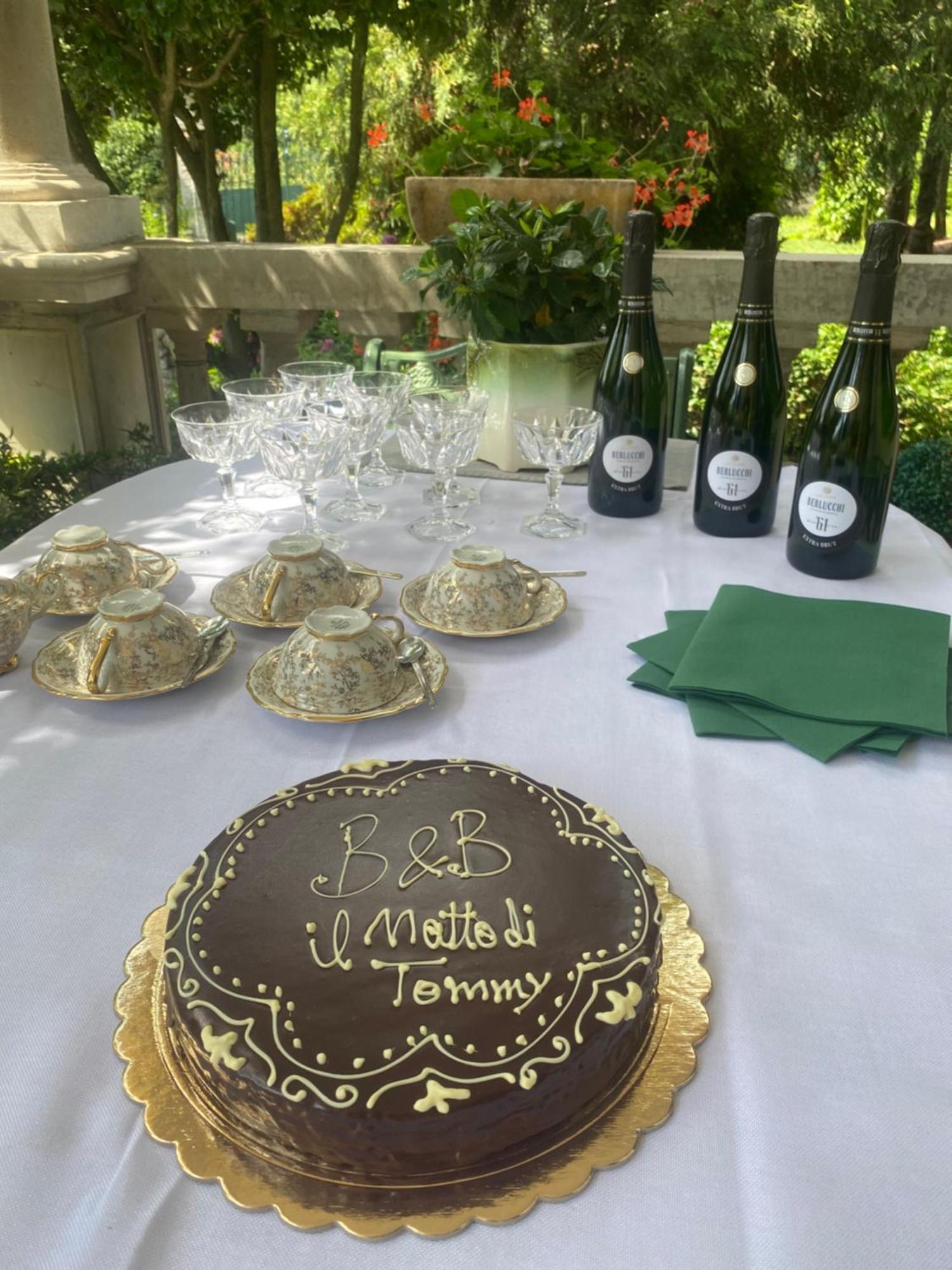 Bed and Breakfast Il Motto Di Tommy Castelveccana Экстерьер фото