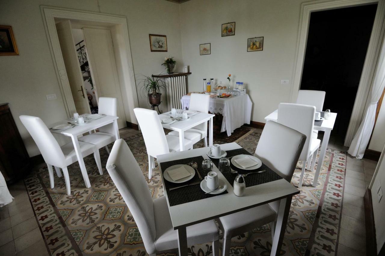 Bed and Breakfast Il Motto Di Tommy Castelveccana Экстерьер фото